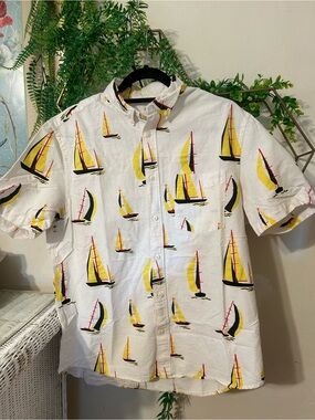 H&M Men's White Short-Sleeve Button-Up Shirt with Yellow Sailboat Print